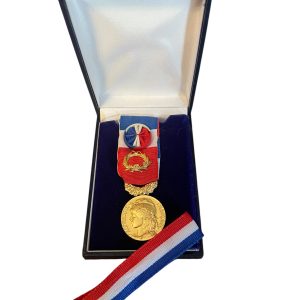 Médaille du travail Grand Or dans son écrin avec son ruban - France-Medaglia Grande d'Oro nel suo astuccio con il suo nastro - Francia
