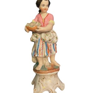 Bouquetière en porcelaine allemande figurine de vendeuse de poissons-Statuina tedesca in porcellana raffigurante un venditore di pesci