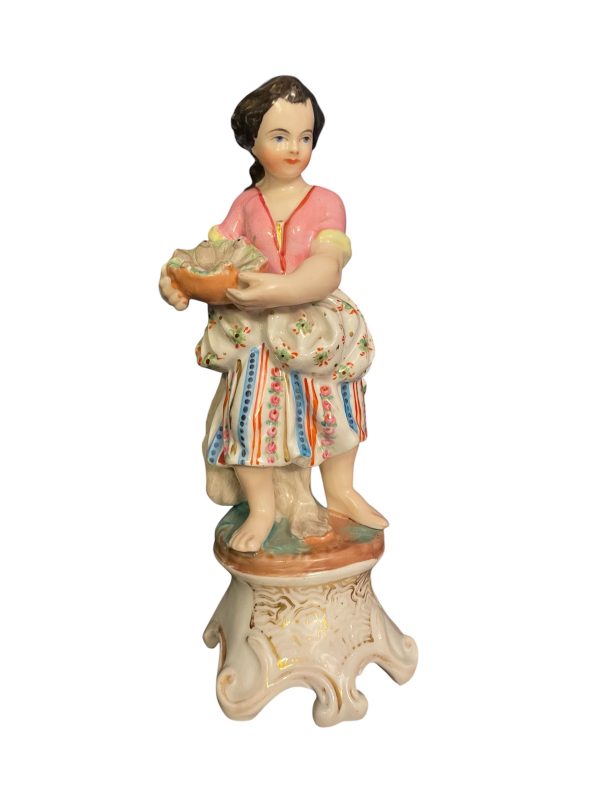Bouquetière en porcelaine allemande figurine de vendeuse de poissons-Statuina tedesca in porcellana raffigurante un venditore di pesci