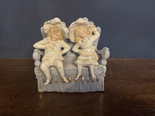 Sujet Biscuit Bleu Couple de Personnages Blanc sur un Fauteuil Numéroté 4417-Soggetto biscotto blu Coppia di figure bianche su una poltrona Numerata 4417 – Image 5
