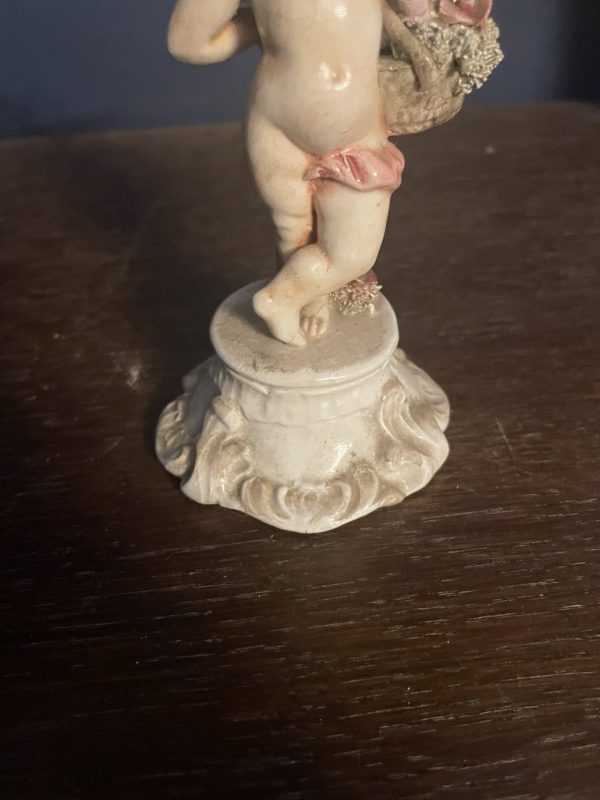 Figurine de Cupidon en porcelaine allemande (Meissen)-Figurina di Cupido in porcellana tedesca (Meissen) – Image 7
