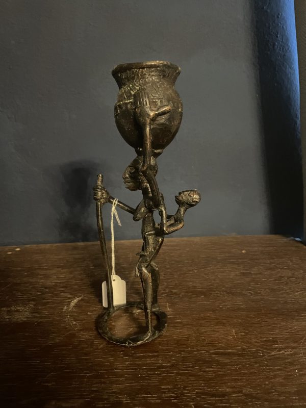 Figurine en bronze paysanne portant une cruche Cameroun Bamoun-Statuetta in bronzo di una contadina che porta una brocca Camerun Bamoun – Image 5