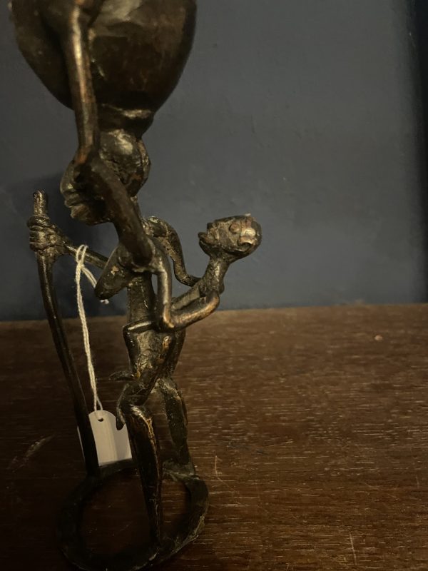 Figurine en bronze paysanne portant une cruche Cameroun Bamoun-Statuetta in bronzo di una contadina che porta una brocca Camerun Bamoun – Image 4