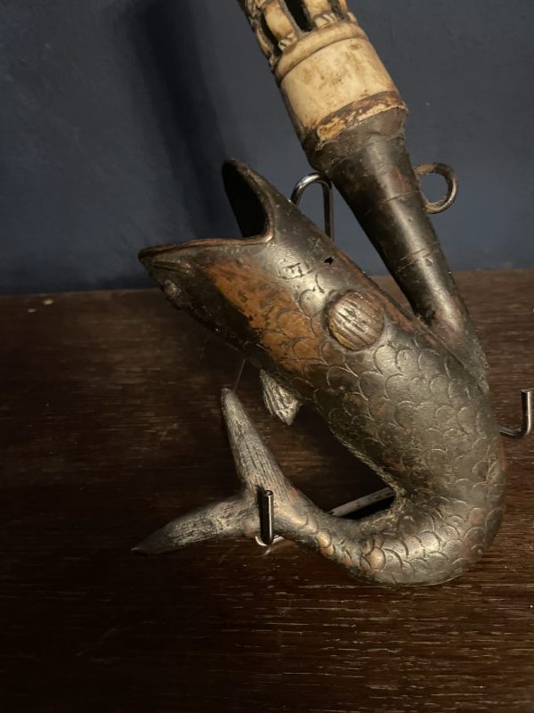 Pipe de cérémonie Bamun Cameroun effigie de poisson-Pipa cerimoniale Bamun del Camerun con effigie di pesce – Image 3