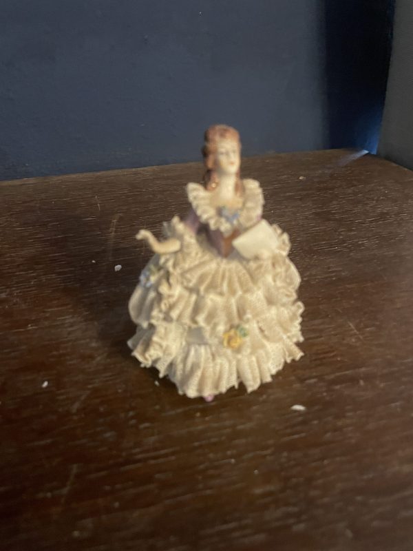 Figurine en porcelaine de Dresde Femme avec robe-Figurina in porcellana di Dresda Donna con vestito – Image 7