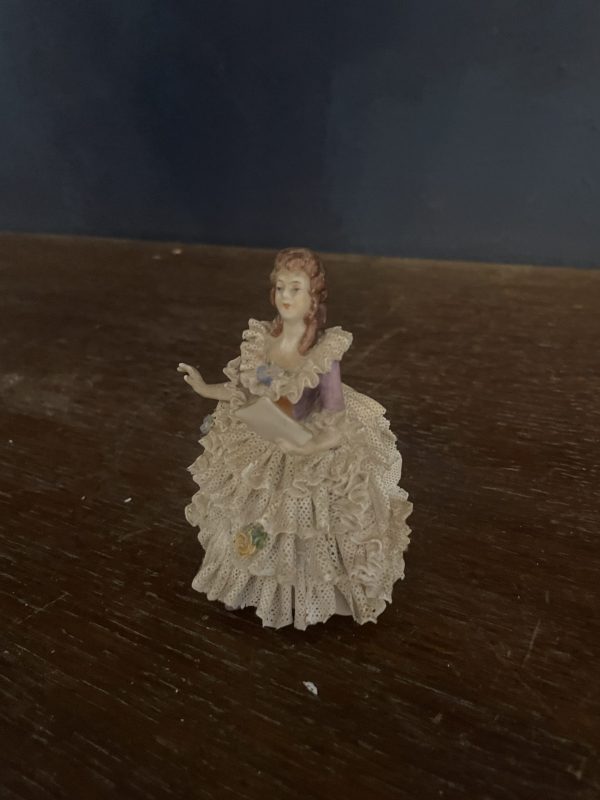 Figurine en porcelaine de Dresde Femme avec robe-Figurina in porcellana di Dresda Donna con vestito – Image 6