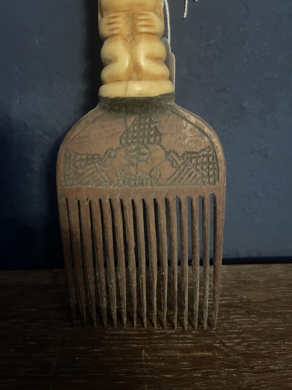 Peigne Bamoun en os et bois Cameroun Afrique artisanat d'art - Pettine Bamoun in osso e legno Camerun Africa arti e mestieri – Image 3