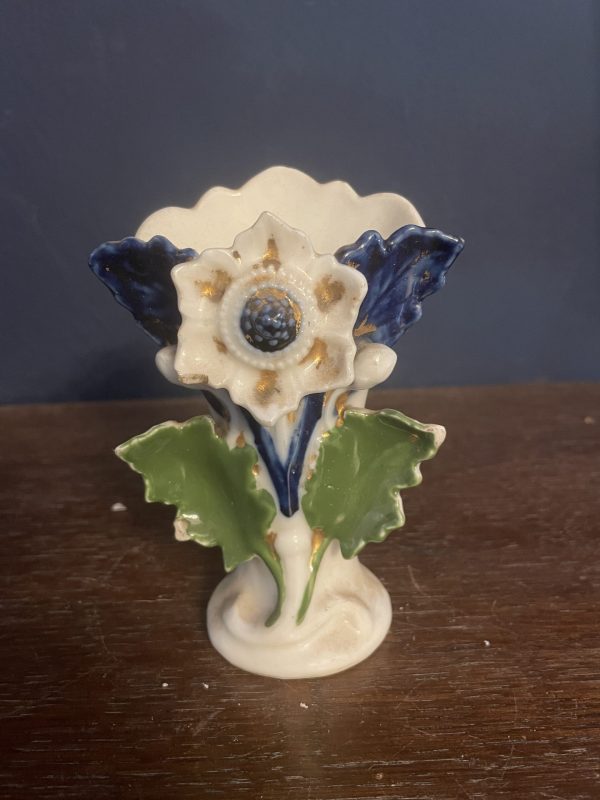 Vase de mariée en porcelaine blanche et de couleur décor floral-Vaso nuziale in porcellana bianca e colorata con decorazione floreale – Image 2