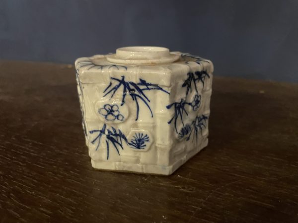 Encrier en porcelaine blanche et bleue du Japon fin 19ème siècle-Calamaio in porcellana bianca e blu, Giappone, fine XIX secolo – Image 2