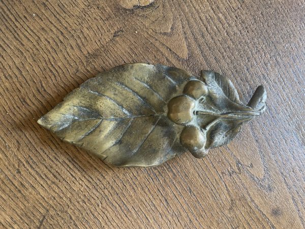 Ciotola vuota in bronzo con foglia di ciliegio in stile Art Nouveau-Coupelle vide poche feuille de cerisier en bronze Art Nouveau – Image 2