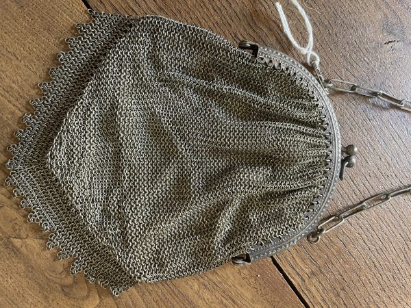 Borsa da sera in rete metallica argentata anni '90-Sac de soirée en mailles de métal argenté années 1900 – Image 2