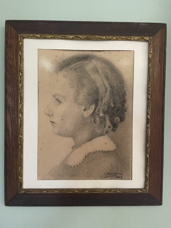 Disegno incorniciato Ritratto di una giovane ragazza firmato datato 1943-Dessin encadrée Portrait de jeune fille signé daté 1943