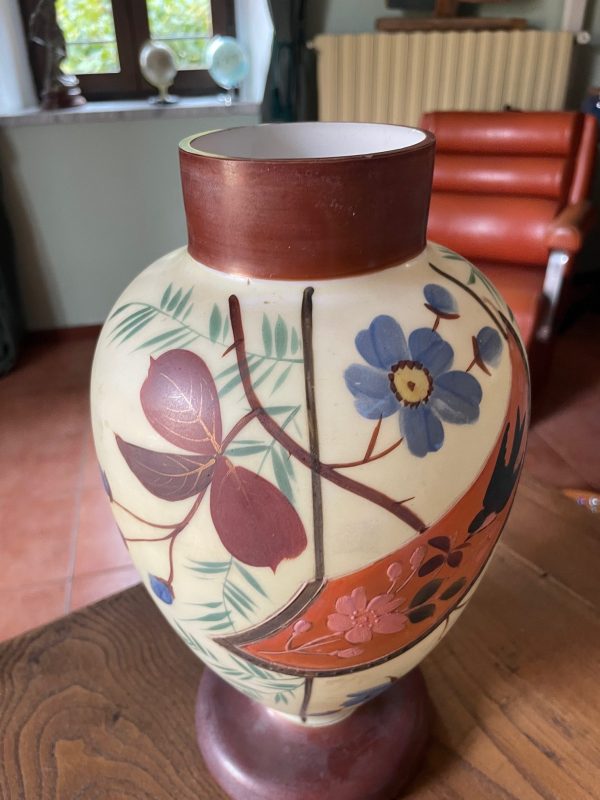Vaso in opalino con decoro floreale e di uccelli, anni '900-Vase en opaline décor floral et oiseaux années 1900 – Image 3