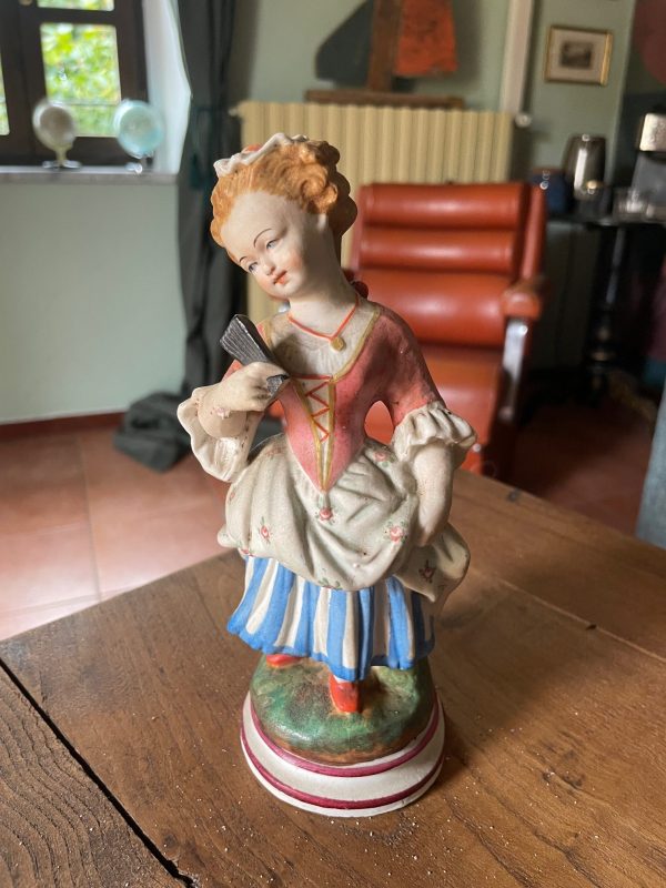 Figurine en biscuit polychrome de Saxe jeune femme-Statuina in bisquit policroma raffigurante un giovane donna della Sassonia – Image 5