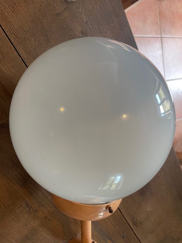Lampadario a sospensione in vetro bianco e metallo verniciato-Lustre suspension verre blanc et métal peint – Image 4