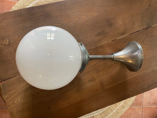 Lampadario a sospensione in vetro bianco e metallo cromato degli anni '30-Lustre suspension verre blanc et métal chromé années 1930 – Image 5