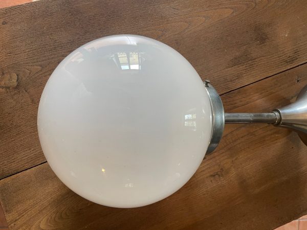 Lampadario a sospensione in vetro bianco e metallo cromato degli anni '30-Lustre suspension verre blanc et métal chromé années 1930 – Image 2