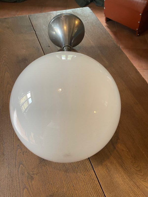 Lampadario a sospensione in vetro bianco e metallo cromato degli anni '30-Lustre suspension verre blanc et métal chromé années 1930 – Image 7