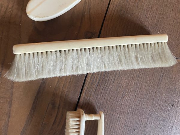 Kit da parrucchiere, spazzole e altri accessori - anni 1880-Nécessaire de coiffure brosses et autres accessoires - années 1880 – Image 12