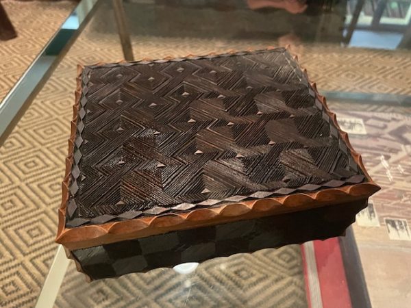 Scatola di legno intagliata con coperchio - lavoro africano-Boite en bois sculpté avec couvercle-travail africain – Image 6