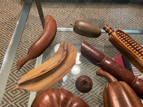 Frutti esotici di legno provenienti dalle Antille-Fruits en bois exotique travail des Antilles – Image 5