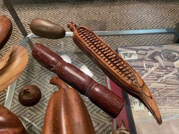 Frutti esotici di legno provenienti dalle Antille-Fruits en bois exotique travail des Antilles – Image 6
