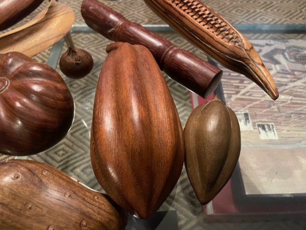 Frutti esotici di legno provenienti dalle Antille-Fruits en bois exotique travail des Antilles – Image 2