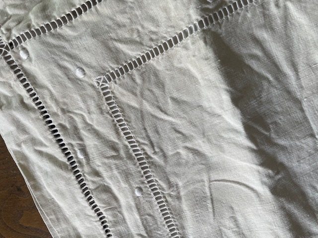 Federa quadrata in cotone con motivi ricamati - Francia-Taie d'oreiller carrée en coton avec motifs brodés- France – Image 3