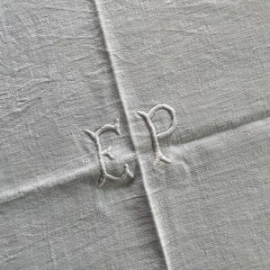Tovaglia in cotone damascato con monogramma EP-Nappe en coton damassé-monogramme EP