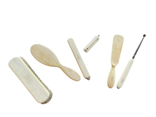 Kit da parrucchiere, spazzole e altri accessori - anni 1880-Nécessaire de coiffure brosses et autres accessoires - années 1880