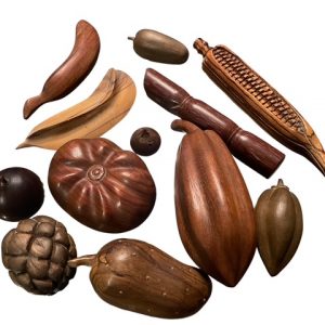 Frutti esotici di legno provenienti dalle Antille-Fruits en bois exotique travail des Antilles