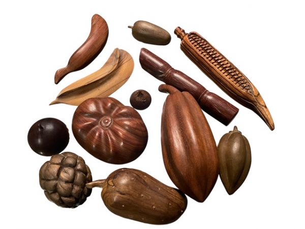 Frutti esotici di legno provenienti dalle Antille-Fruits en bois exotique travail des Antilles