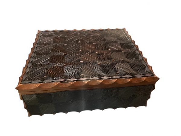 Scatola di legno intagliata con coperchio - lavoro africano-Boite en bois sculpté avec couvercle-travail africain