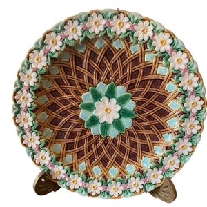 Piatto antiscivolo con decorazione floreale degli anni '20-Assiette en barbotine décor floral années 1920