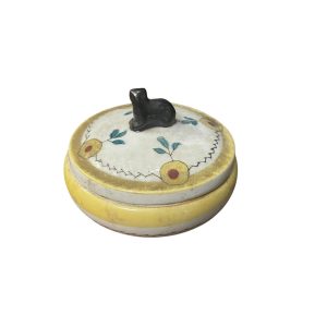 Boite en porcelaine pilulier décor peint couvercle avec poignée "chat"-Portapillole in porcellana con decoro dipinto e coperchio con manico a forma di "gatto"